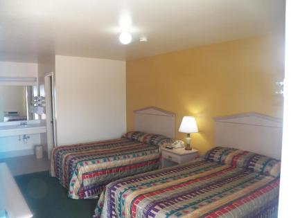 Sleepy Traveler Motel - image 8