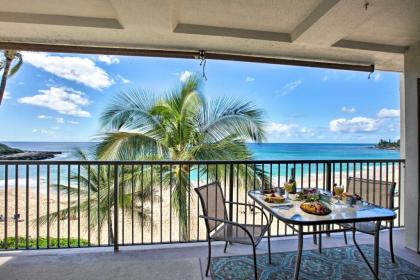 Updated Makaha Condo with Pool and Ocean-View Lanai!