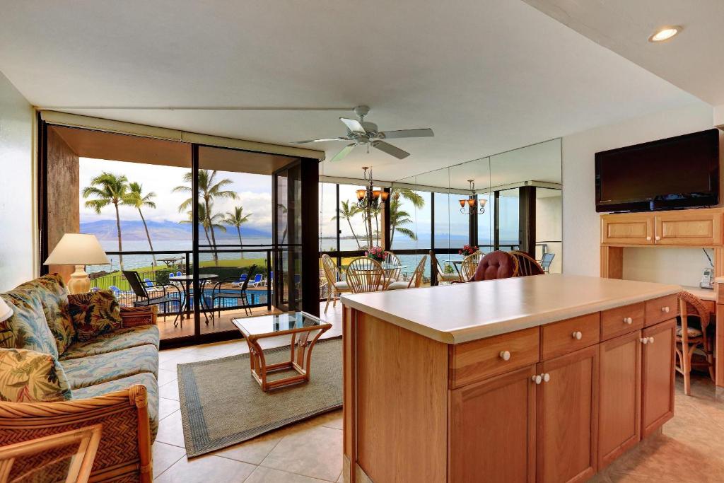 Kihei Surfside #205 by Ali'i Resorts - image 3