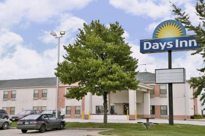 Days Inn by Wyndham Walcott Davenport Iowa