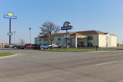 Days Inn by Wyndham Walcott Davenport - image 2