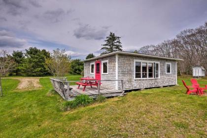 Lovely Raspberry Cottage with Rowboat on Back Cove!