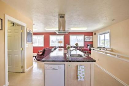 Waldport Townhome with Dog Run on Alsea Bay! - image 3