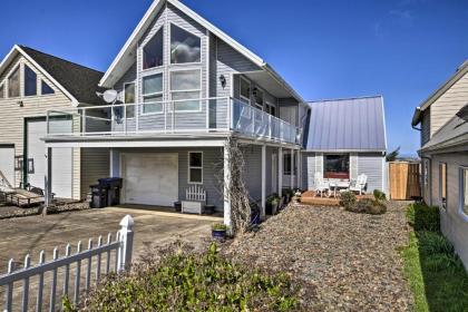 Waldport Beach House with Loft Grill and Ocean Views! - image 3