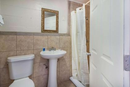 Rodeway Inn & Suites - image 15