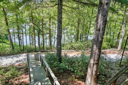 Lakefront Mountain Rest Cottage with Gas Fireplace! - image 8