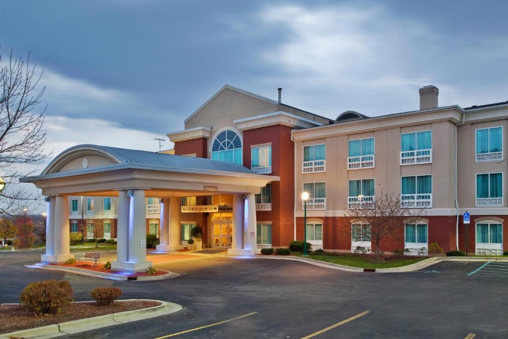 Holiday Inn Express Hotel & Suites Grand Rapids-North an IHG Hotel - main image