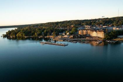 Chase On The Lake - image 1