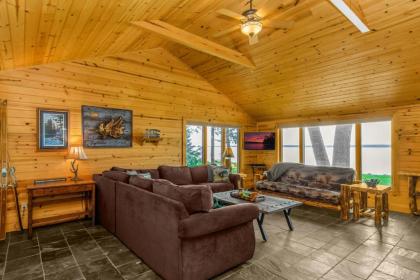 NEW Cozy and Quaint Leech Lake Escape! - image 3