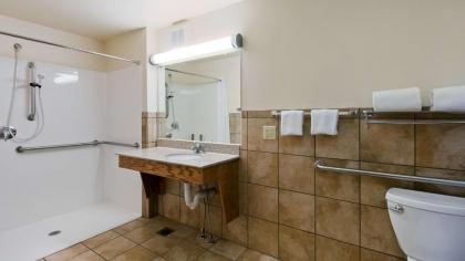 Best Western Plains Motel - image 13