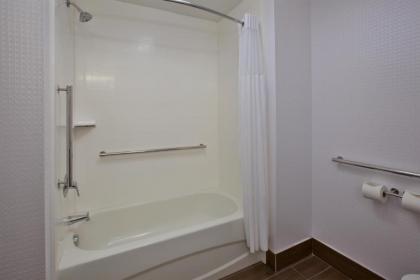 Hampton Inn Commerce/Novi - image 13