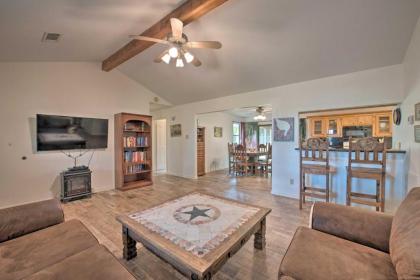 Hempstead Cottage with Covered Porch and Views!