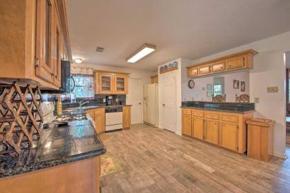 Hempstead Cottage with Covered Porch and Views! - image 6