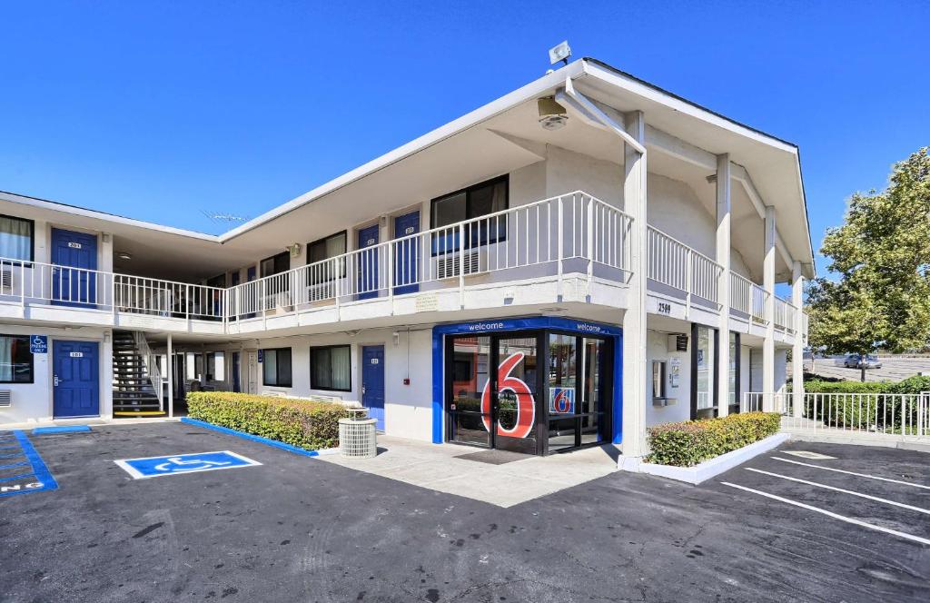 Motel 6-Walnut Creek CA - image 2