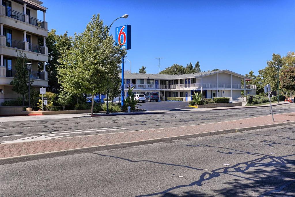 Motel 6-Walnut Creek CA - image 3