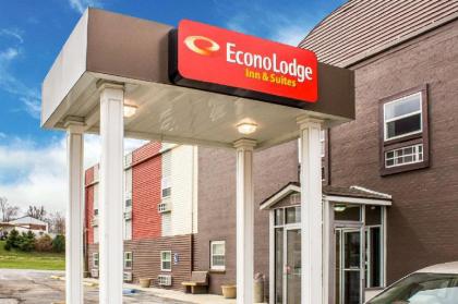 Econo Lodge Inn  Suites Walnut