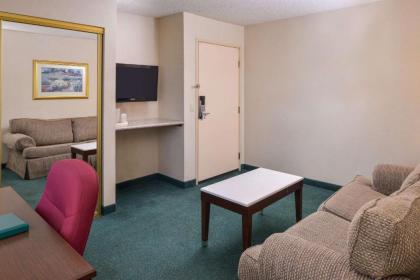 Quality Inn & Suites Walnut - City of Industry - image 8