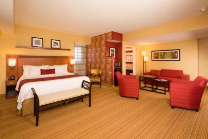 Courtyard by Marriott Boston Waltham - image 9