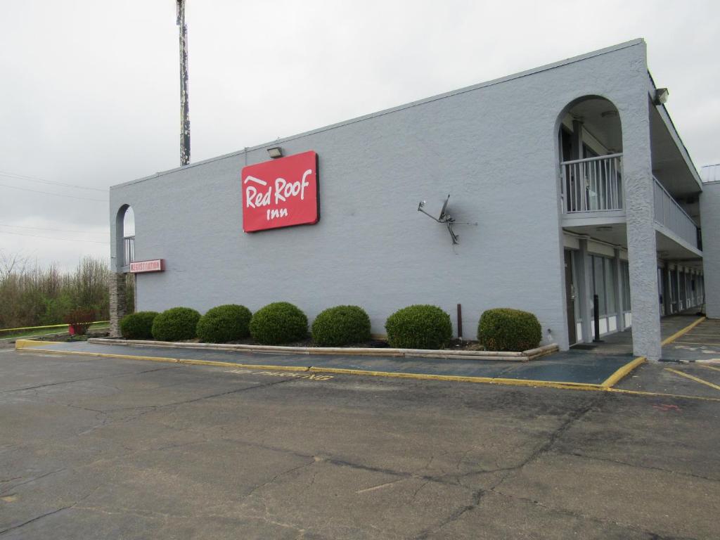 Econo Lodge Richwood - image 5