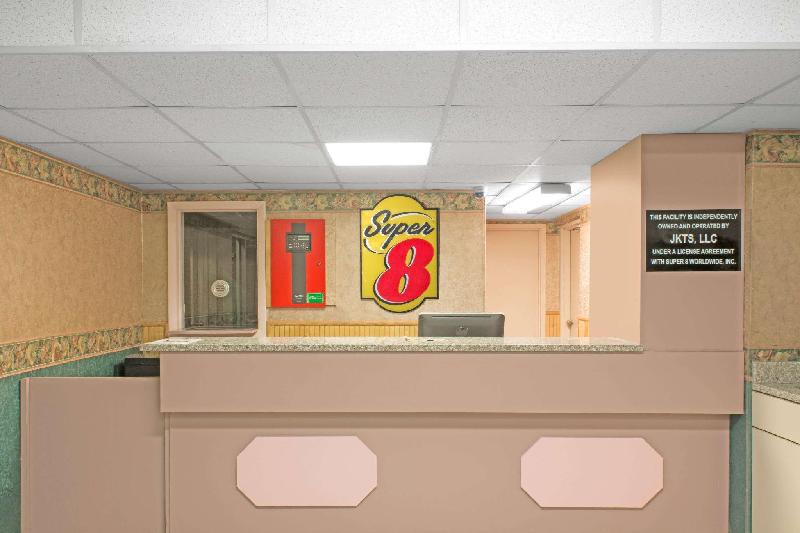 Super 8 by Wyndham Wapakoneta - image 3