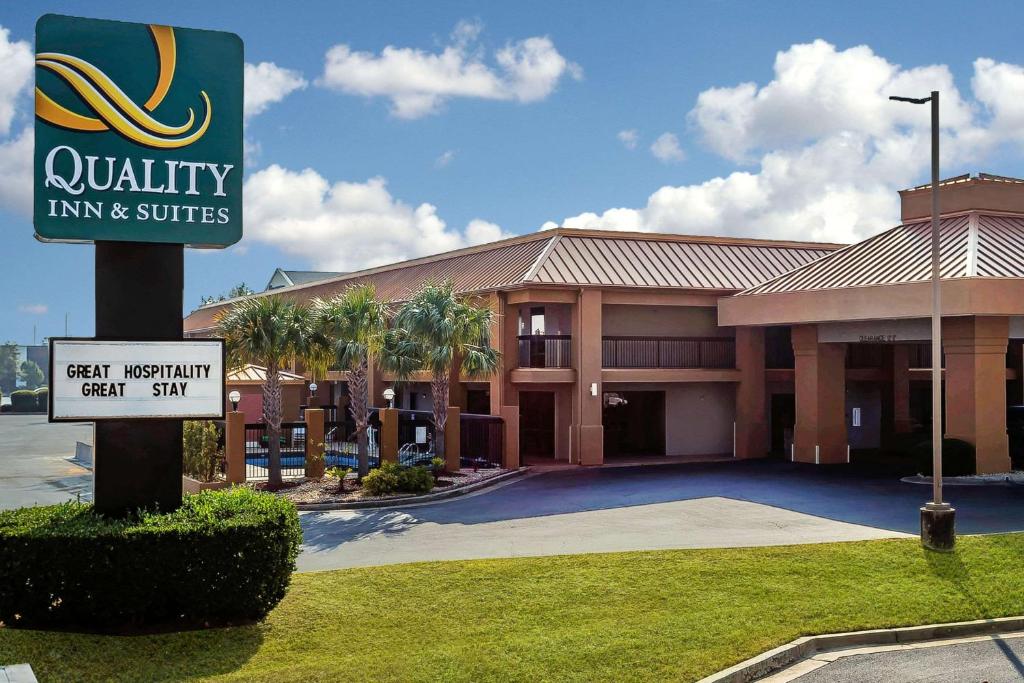 Quality Inn & Suites near Robins Air Force Base - main image