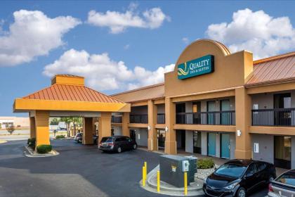 Quality Inn & Suites near Robins Air Force Base - image 11