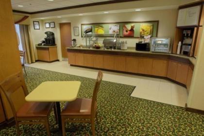 Fairfield Inn & Suites Warner Robins - image 10