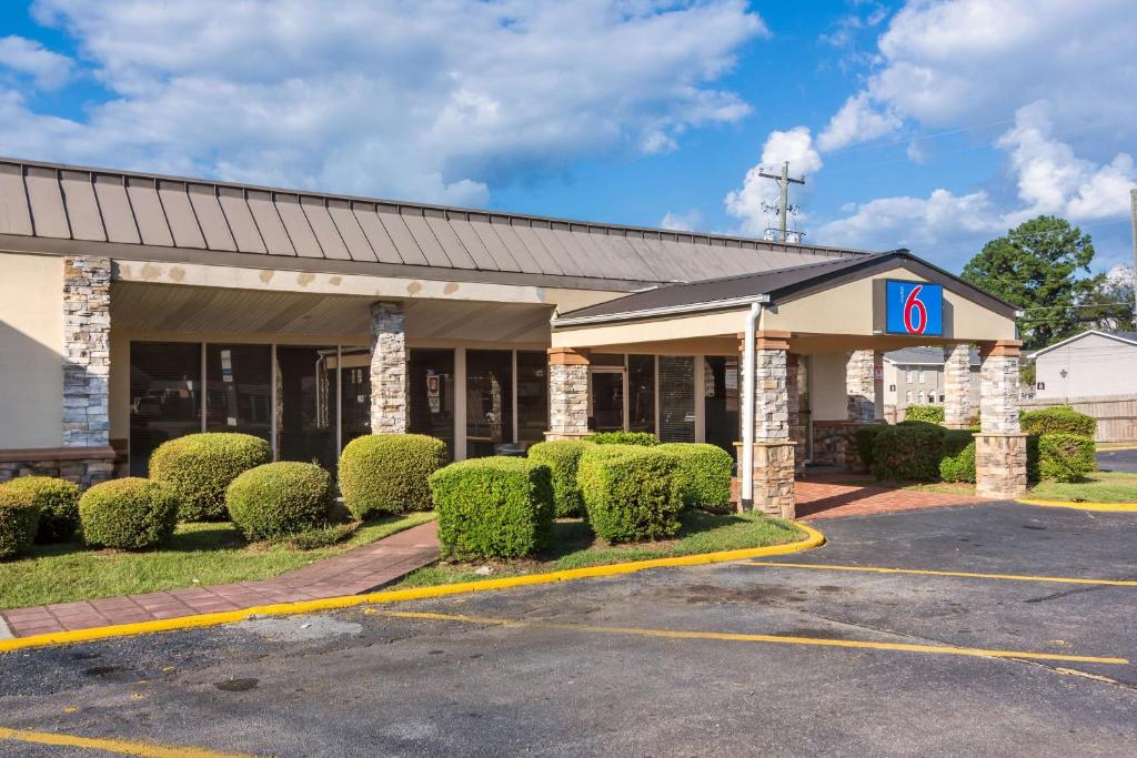 Motel 6-Warner Robins GA - main image