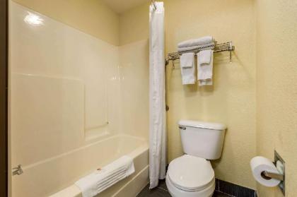 Comfort Inn Warren - image 5