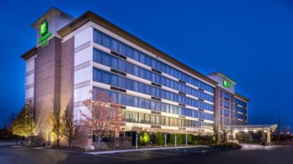 Holiday Inn Hotel & Suites Warren an IHG Hotel - image 2