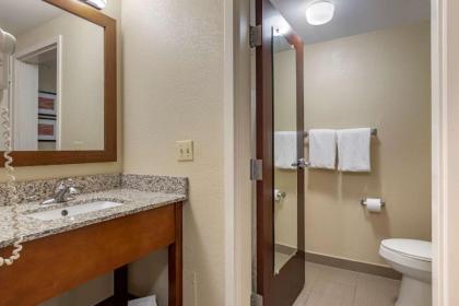 Comfort Inn Warren - image 15