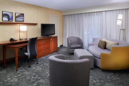 Courtyard by Marriott Detroit Warren - image 10