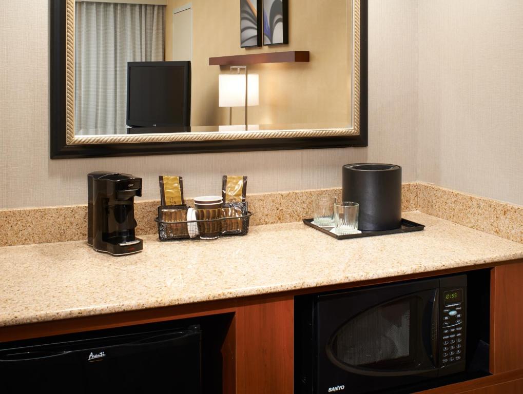 Courtyard by Marriott Detroit Warren - image 3