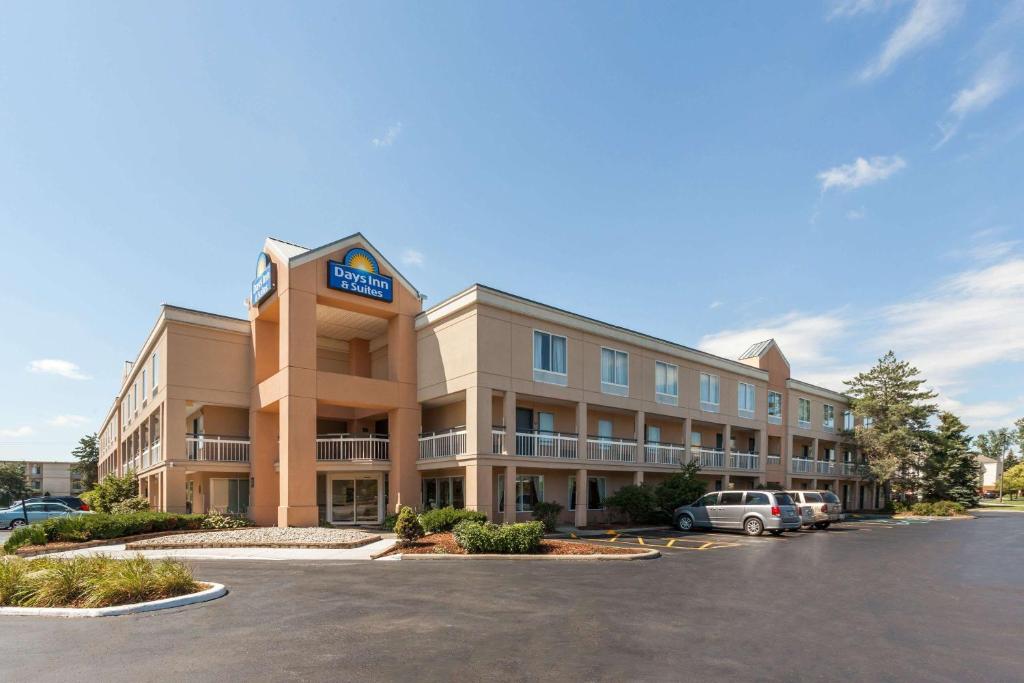 Days Inn & Suites by Wyndham Warren - main image