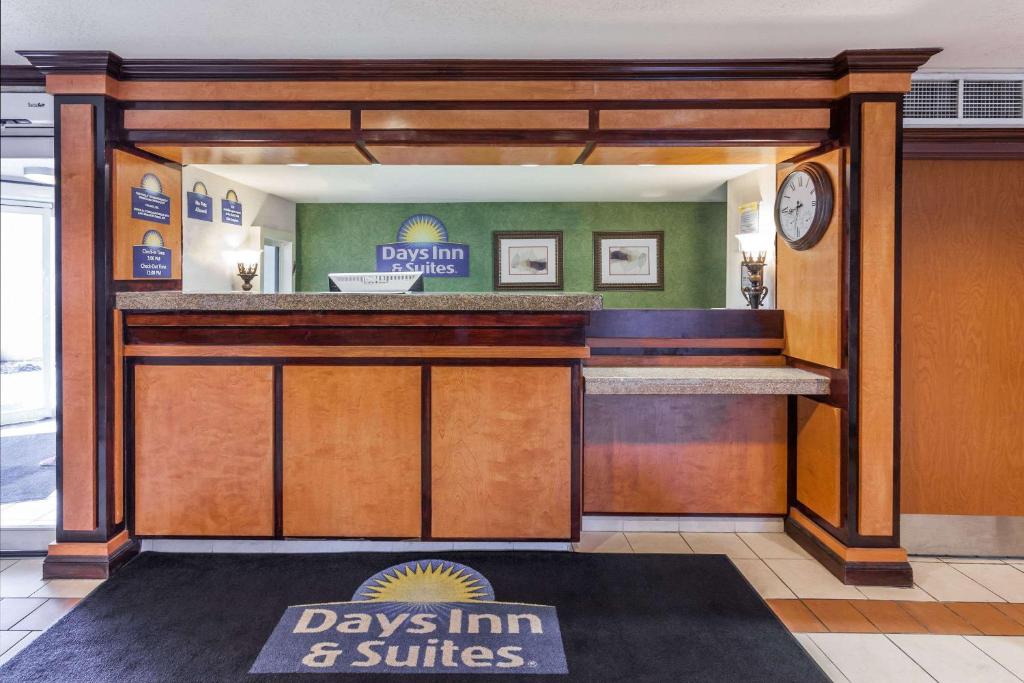 Days Inn & Suites by Wyndham Warren - image 5