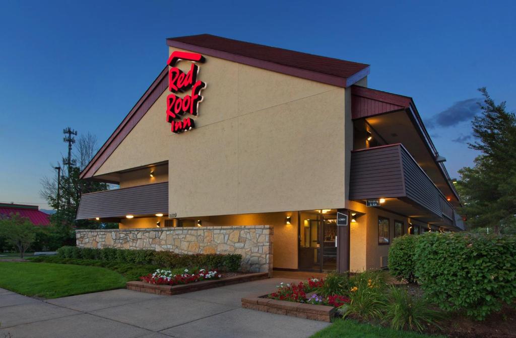 Red Roof Inn Detroit - Warren - image 7