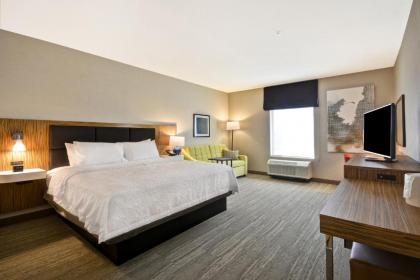 Hampton Inn & Suites Detroit/Warren - image 12