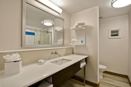 Hampton Inn & Suites Detroit/Warren - image 14