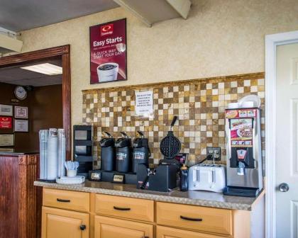 Economy Inn & Suites - image 6