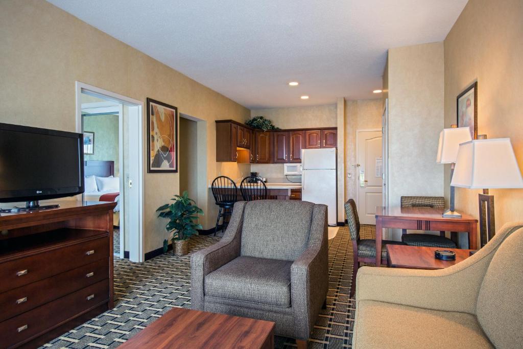 Holiday Inn Express Hotel & Suites Youngstown North-Warren/Niles an IHG Hotel - image 5