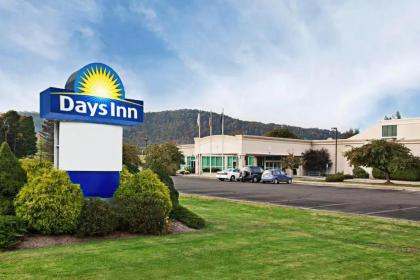 Days Inn by Wyndham Warren - image 1