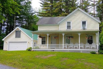 Beautiful Home with Deck 10 Min to Lake George!