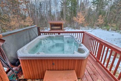 Secluded Johnsburg Outdoor Oasis   Private Hot tub Warrensburg