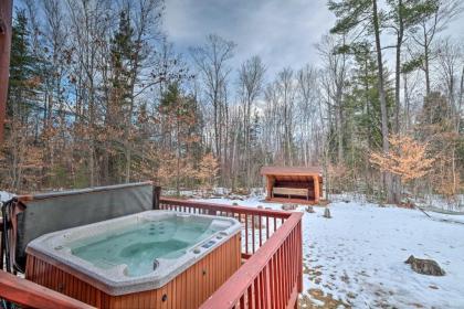 Secluded Johnsburg Outdoor Oasis - Private Hot Tub - image 10