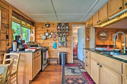 Adirondack Mountains Cottage on The Hudson River! - image 12