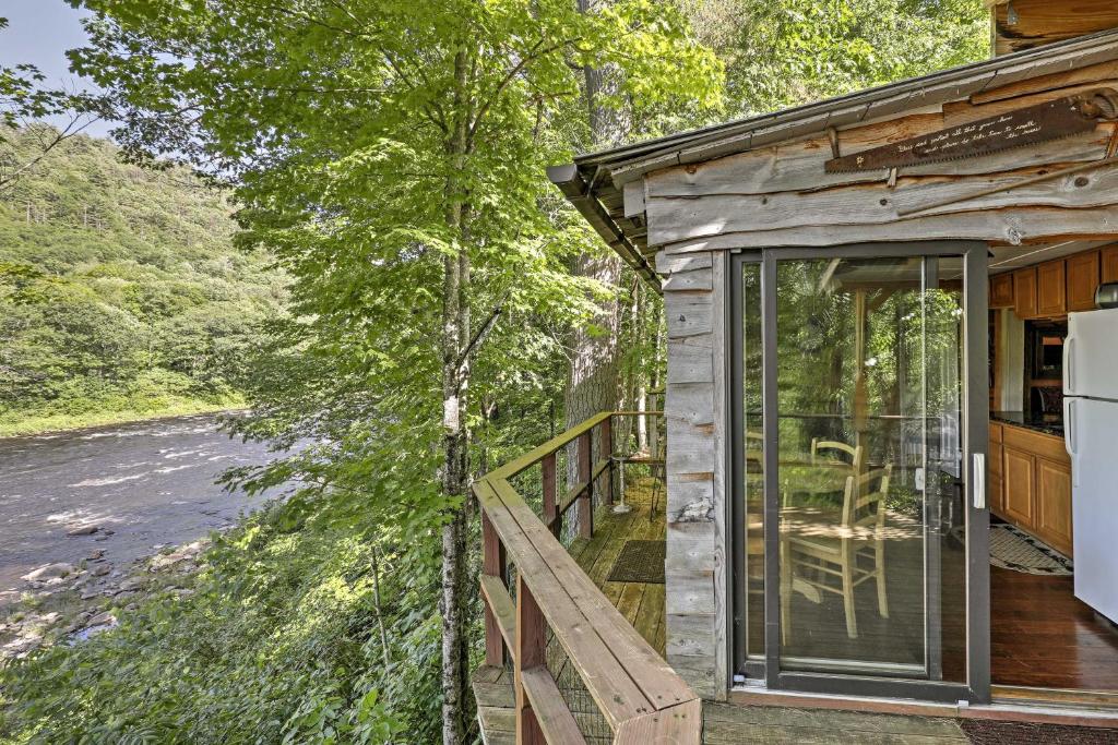 Adirondack Mountains Cottage on The Hudson River! - image 3