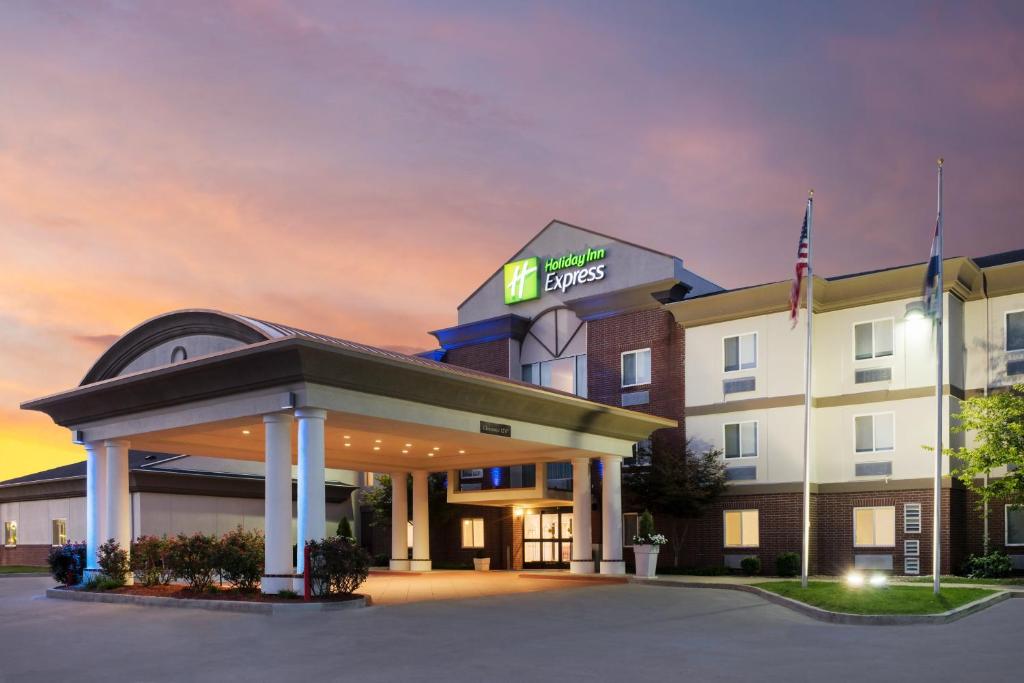 Holiday Inn Express Warrenton an IHG Hotel - main image