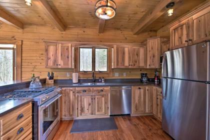 Family-Friendly Warsaw Cabin with Furnished Deck - image 10