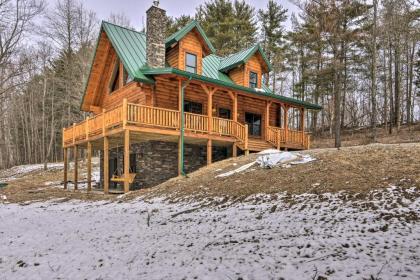 Family-Friendly Warsaw Cabin with Furnished Deck - image 13