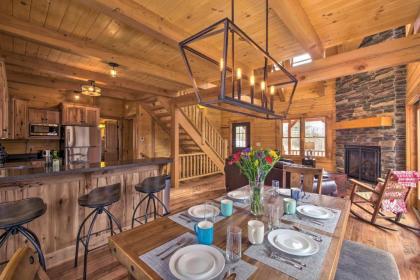 Family-Friendly Warsaw Cabin with Furnished Deck - image 14